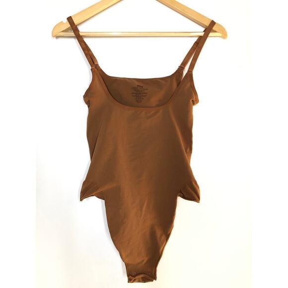 SKIMS Fits Everybody Cami Bodysuit Scoop Neck in Sienna Brown Size 4XL - Picture 5 of 9